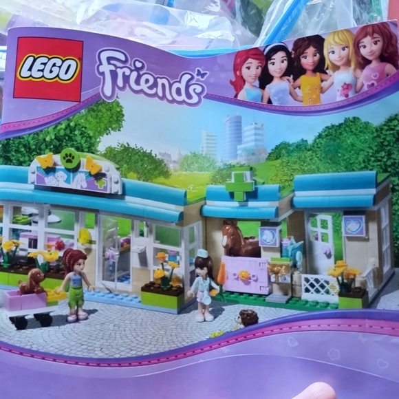 Lego Friends Heartlake Vet 3188 w/ instructions #3186 Horse Trailer, Jeep - Picture 2 of 3
